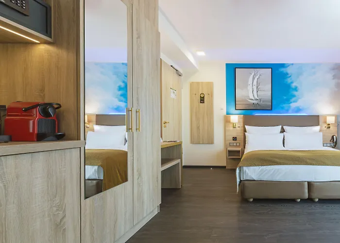 Hotel Stay! Boardinghouse